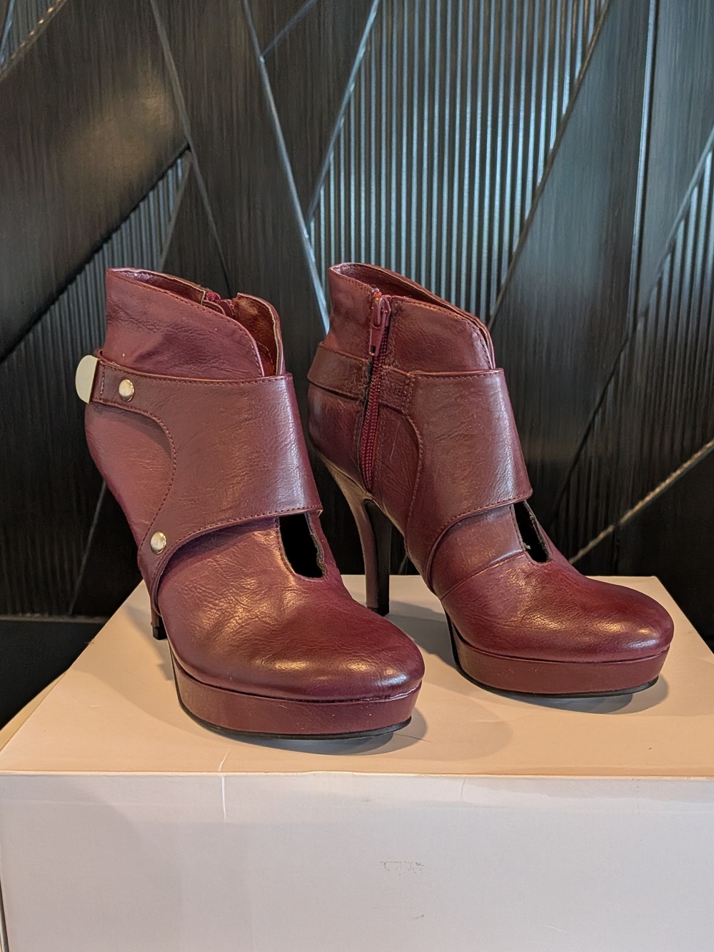 UNLISTED By Kenneth Cole Women’s Burgundy Ankle Booties with Strap Detail - Picture 8 of 10